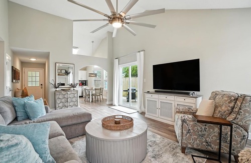 Wright Casa | Sea Horse Cove: Fully Fenced, Kid and Pet Friendly