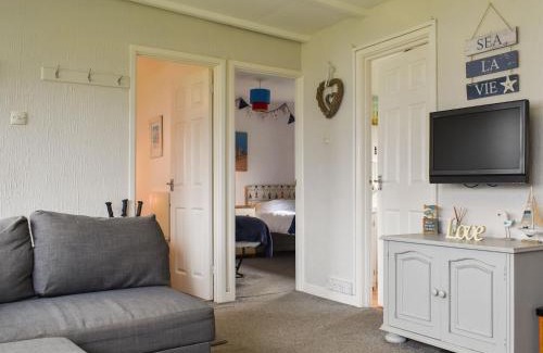 Bucks Cross Casa | Sea La Vie