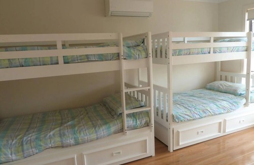 Yorke Peninsula Casa | Sea-la-vie Relax to an all day sea view 2 min walk to beach, playground and pub