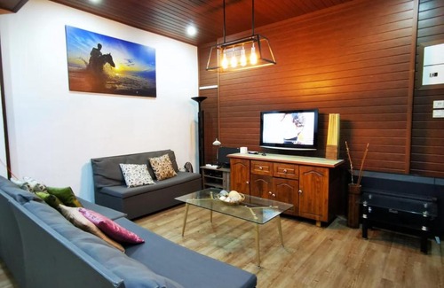 Tanjung Bungah Casa | Sea Lion by the beach