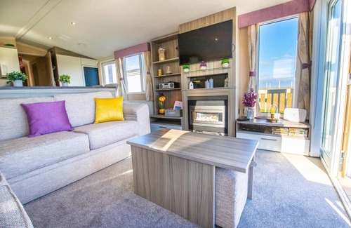 Camber Casa | Sea 'n' Stars · Sea 'n' Stars Platinum Plus Holiday Home with Views, Decking, Wifi & Netflix