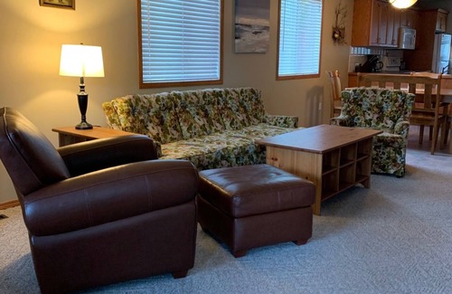 Sylvan Lake Casa | Sea Oar Inn - Perfect Family Cottage Close to Beach