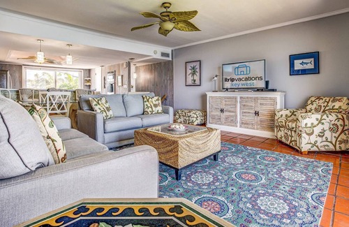 Layton Condominio | Sea Renity: Experience Tranquility, 2-Story Oceanfront Condo, Breathtaking Views, Pool & Sandy Beach
