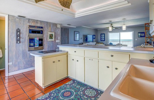 Layton Condominio | Sea Renity: Experience Tranquility, 2-Story Oceanfront Condo, Breathtaking Views, Pool & Sandy Beach