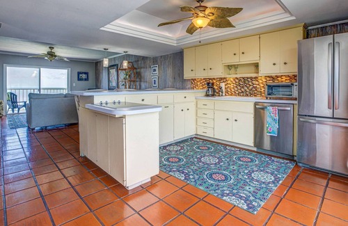 Layton Condominio | Sea Renity: Experience Tranquility, 2-Story Oceanfront Condo, Breathtaking Views, Pool & Sandy Beach