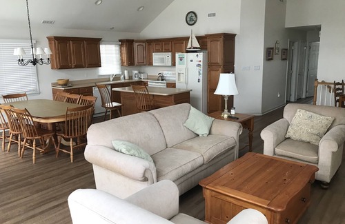 Avalon Casa | Sea Shore Home! Steps away from beach, boardwalk and entertainment.