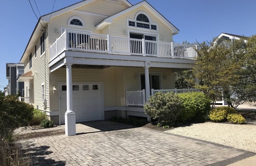Avalon Casa | Sea Shore Home! Steps away from beach, boardwalk and entertainment.