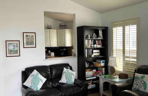 St. Augustine Beach Cabaña | UPDATED- 2/2 sleeps 5 with private pool, just steps to the sand