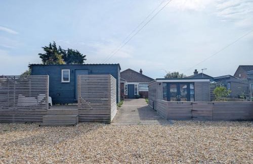 Pagham Casa | Sea Urchin and Shepherds Hut on the Beach