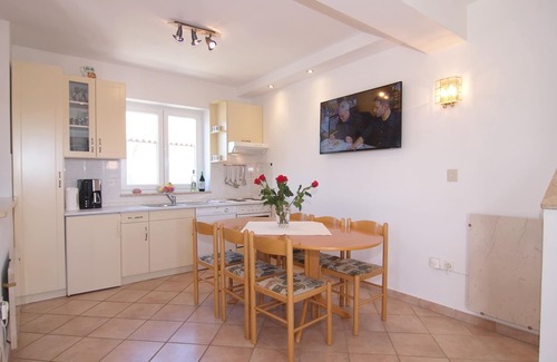 Brulo Apartamento | Vista al mar, a 300 m de la playa, 3 dormitorios, 2 baños, lavadora / lavavajillas