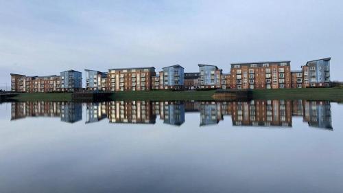 Llanelli Apartamento | Sea view apartment at the beach!