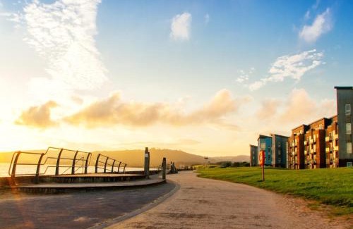 Llanelli Apartamento | Sea view apartment at the beach!