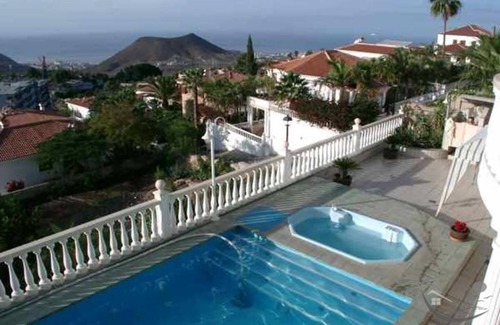 Chayofa Apartamento | Piscina comunitaria Costa Adeje con vistas al mar.