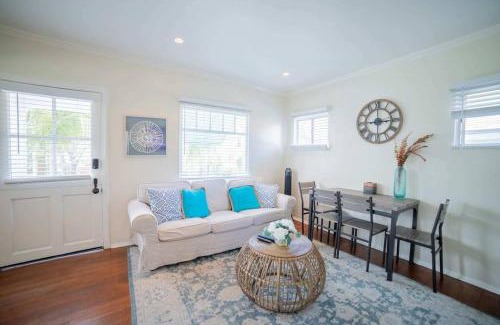 The Strand Casa | Sea View, Flower Garden, AC, WD, Renovated