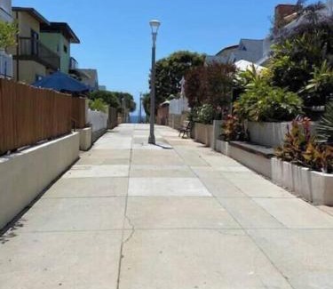 The Strand Casa | Sea View, Flower Garden, AC, WD, Renovated