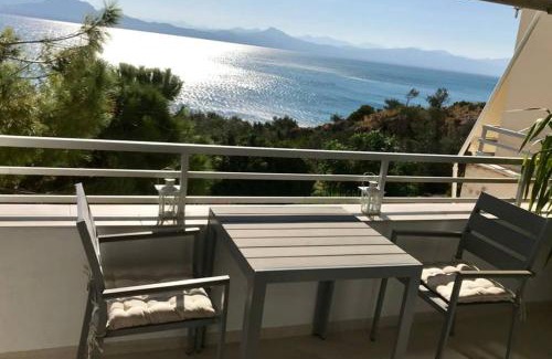 Loutraki-Agioi Theodoroi Apartamento | Sea view studio