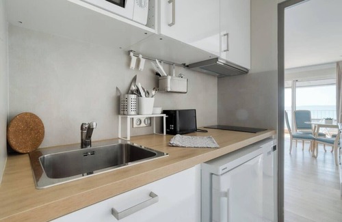 Le Lavandou Apartamento | 🌅 Sea View Suite – like an apartment, in a 4★ hotel closed for the winter