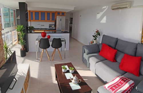 L'Albufereta Apartamento | Vistas al mar. Gran salón. Playa a 1 minuto. WiFi