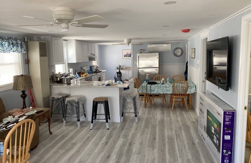 Seabrook Casa | Seabrook 136 Franklin St Front Unit Steps to Beach-June 16-28