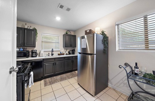 El Lago Casa | Seabrook Sanctuary – Family Retreat Near the Coast