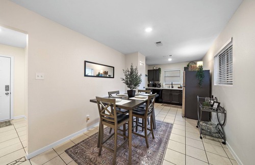 El Lago Casa | Seabrook Sanctuary – Family Retreat Near the Coast