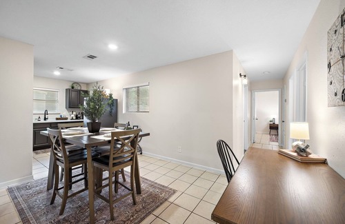 El Lago Casa | Seabrook Sanctuary – Family Retreat Near the Coast