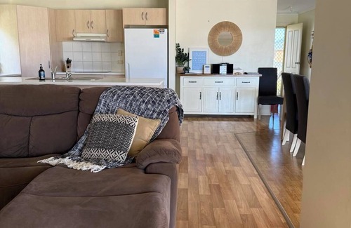 Melville Casa | Seachange @ Coobowie Holiday Home (sleeps 12 guests)