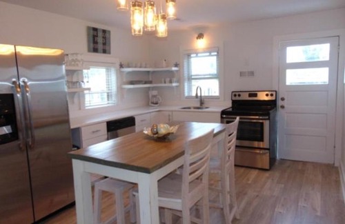 Kure Beach Casa | SeaChelle - Fully renovated Luxury beach cottage! PET FRIENDLY! cottage