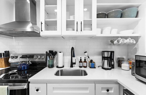 Stonington Apartamento | Seafarer’s Stay – Nautically Themed 3BR Historic Flat in Stonington Borough