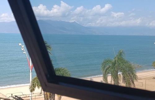 Martim de Sa Apartamento | Seafront Apartment with Pool in Martim de Sá