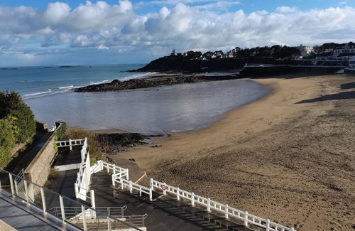 Cotes d'Armor Apartamento | Seafront studio close to shops....