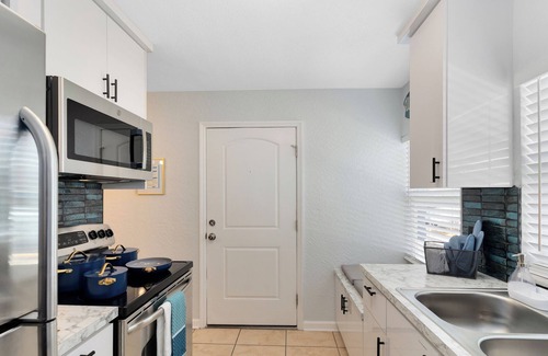 Indian Harbour Beach Apartamento | Seaglass~ Walk to the Beach, Pool, BBQ, Gym, Games