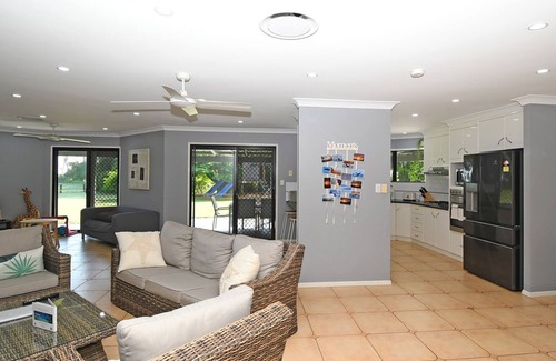 Dundowran Beach Casa | Seagrass - Waterfront, 4 Bedrooms, Wifi