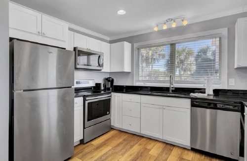 Isle of Palms Condominio | Villa frente al mar íntima - 1HAB con servicios de dunas salvajes!