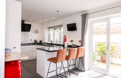 Morfa Bychan Casa | SEAGULL SHACK, family friendly, with hot tub in Morfa Bychan