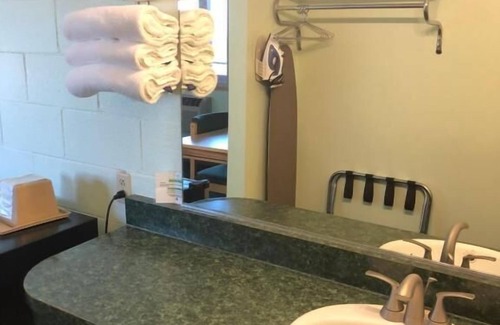 Hill Section Hotel | Seahorse Inn