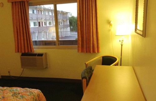 Hill Section Hotel | Seahorse Inn