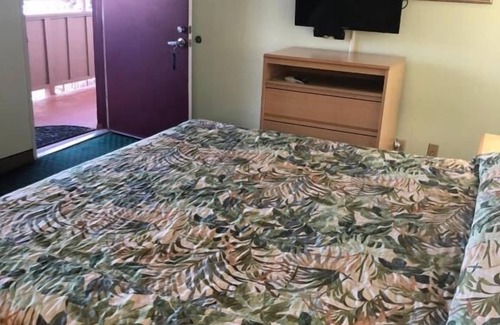 Hill Section Hotel | Seahorse Inn