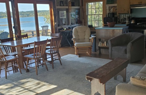 Seal Cove Cabaña | Seal Cove Cottage por la orilla