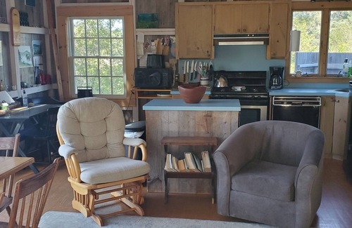 Seal Cove Cabaña | Seal Cove Cottage por la orilla