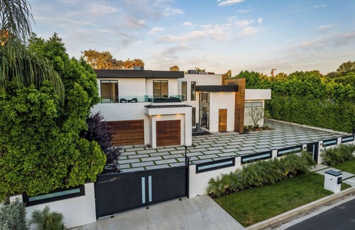Encino Villa | Seamlessly Integrates Indoor and Outdoor Living