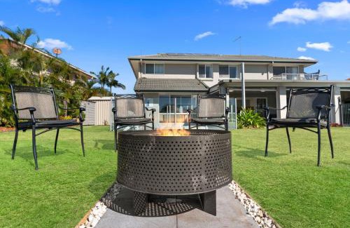 Banksia Beach Casa | Seanna Blue: Relax & Indulge on the Canal