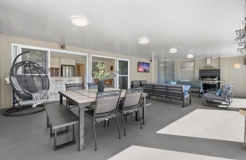 Banksia Beach Casa | Seanna Blue: Relax & Indulge on the Canal