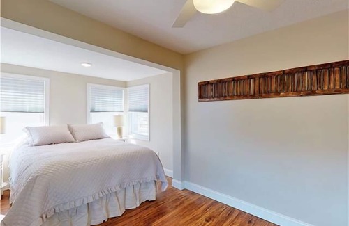 Pine Point Casa | Seas The Day | 3 Minute Walk to Beach | Outdoor Shower | Bayley Vacation Rentals