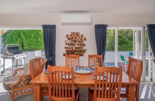 Whangamata Casa | Seashells Bach - Whangamatā Holiday Home