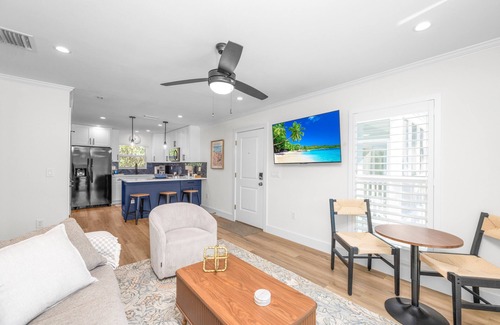 Sanibel Condominio | Seashells of Sanibel Unit 38- Bright 2-Bedroom Condo Steps from the Sand & Pool