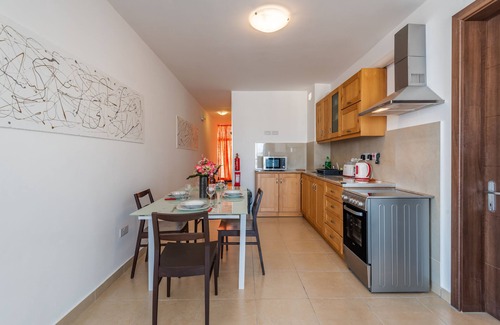 Bugibba Apartamento | Seashells Studio penthouse with seaview terrace