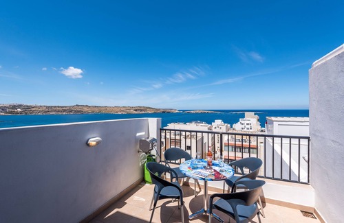 Bugibba Apartamento | Seashells Studio penthouse with seaview terrace