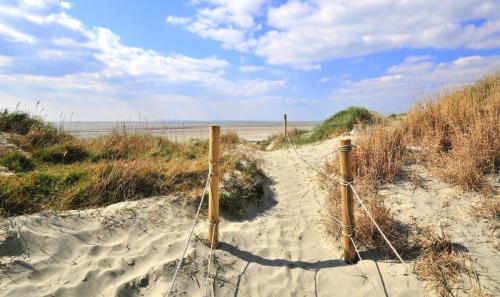 East Wittering Casa | Seaside detached 4bd home nr shops Parking Garden