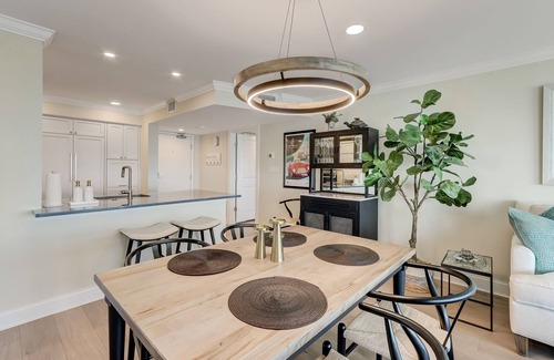 Amelia City Condominio | Seaside Elegance: Oceanfront Sunrise Splendor